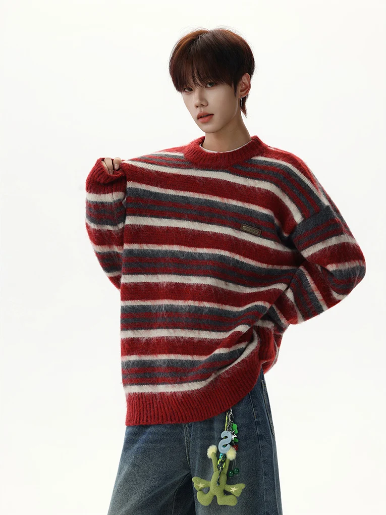 Американский свитер в полоску для мужчин и женщин, осенне-зимний, с круглым вырезом, свободного кроя, в стиле колор-блок, классический повседневный свитер
Американский свитер в полоску для мужчин и женщин, осенне-зимний, с круглым вырезом, свободного кроя, в стиле колор-блок, классический повседневный свитер