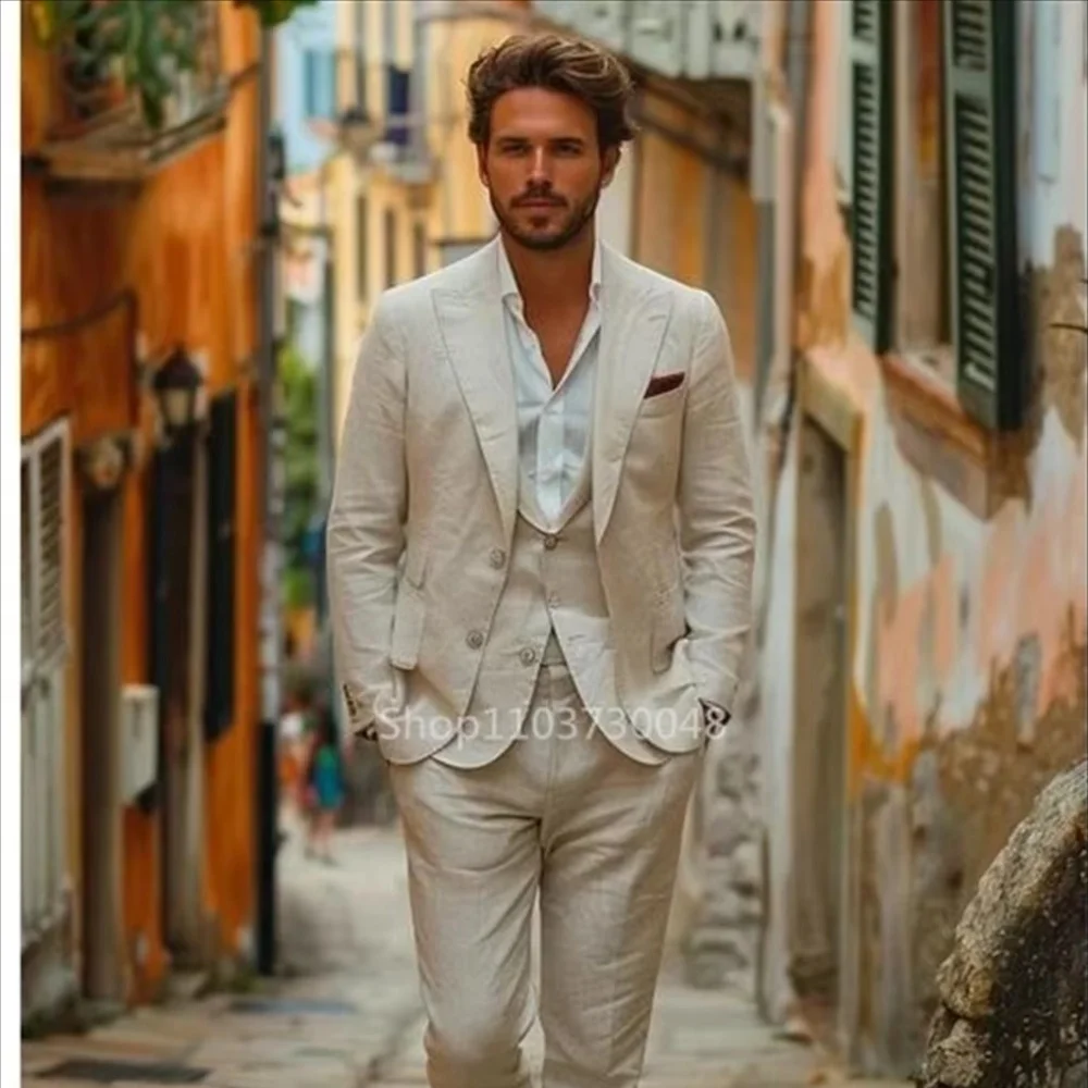Мужской льняной костюм-тройка (смокинг) для свадьбы: приталенный пиджак, брюки и жилет. Летний повседневный костюм для мужчин.
Мужской льняной костюм-тройка (смокинг) для свадьбы: приталенный пиджак, брюки и жилет. Летний повседневный костюм для мужчин.