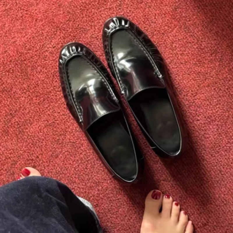 Женские черные лоферы из лакированной кожи, натуральная кожа, удобные туфли без каблука, высококачественные модные офисные лоферы для повседневной носки
Женские черные лоферы из лакированной кожи, натуральная кожа, удобные туфли без каблука, высококачественные модные офисные лоферы для повседневной носки