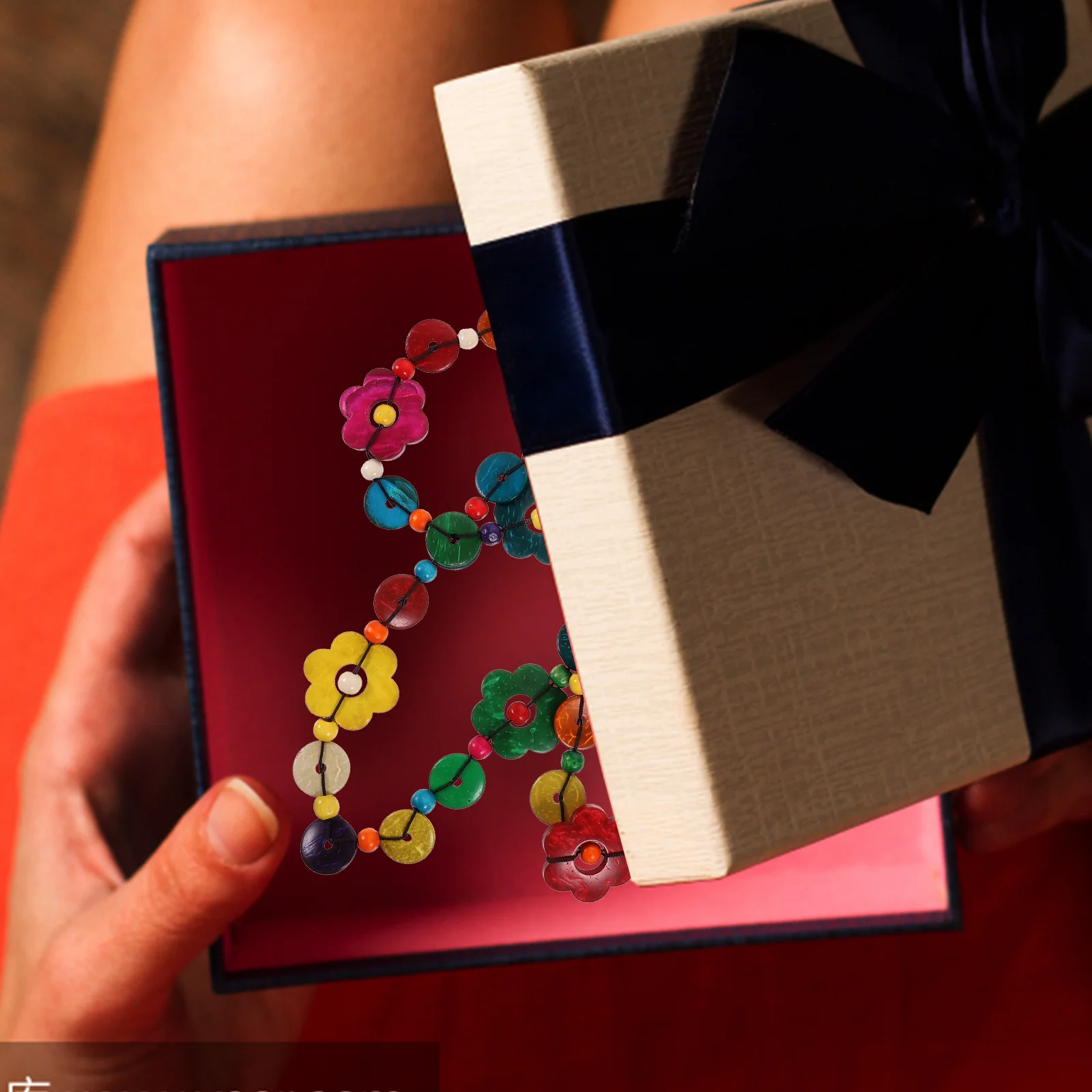 Elegant Vintage Necklace Coconut Shell Bohemia Pendant Jewelry for Women Lightweight Colorful Design Mothers Day Gift Idea
Elegant Vintage Necklace Coconut Shell Bohemia Pendant Jewelry for Women Lightweight Colorful Design Mothers Day Gift Idea