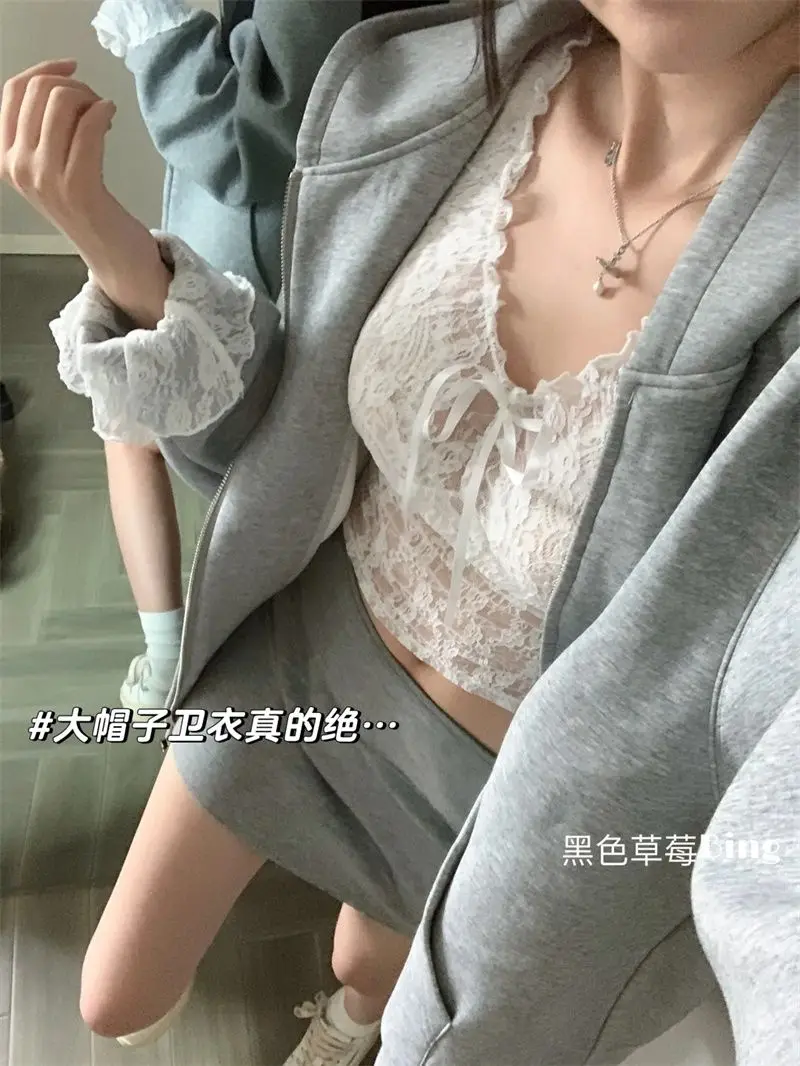 Korean ins girly hooded long-sleeved jacket stacked with lace bottoming shirt autumn high-waisted skirt three-piece set
Korean ins girly hooded long-sleeved jacket stacked with lace bottoming shirt autumn high-waisted skirt three-piece set