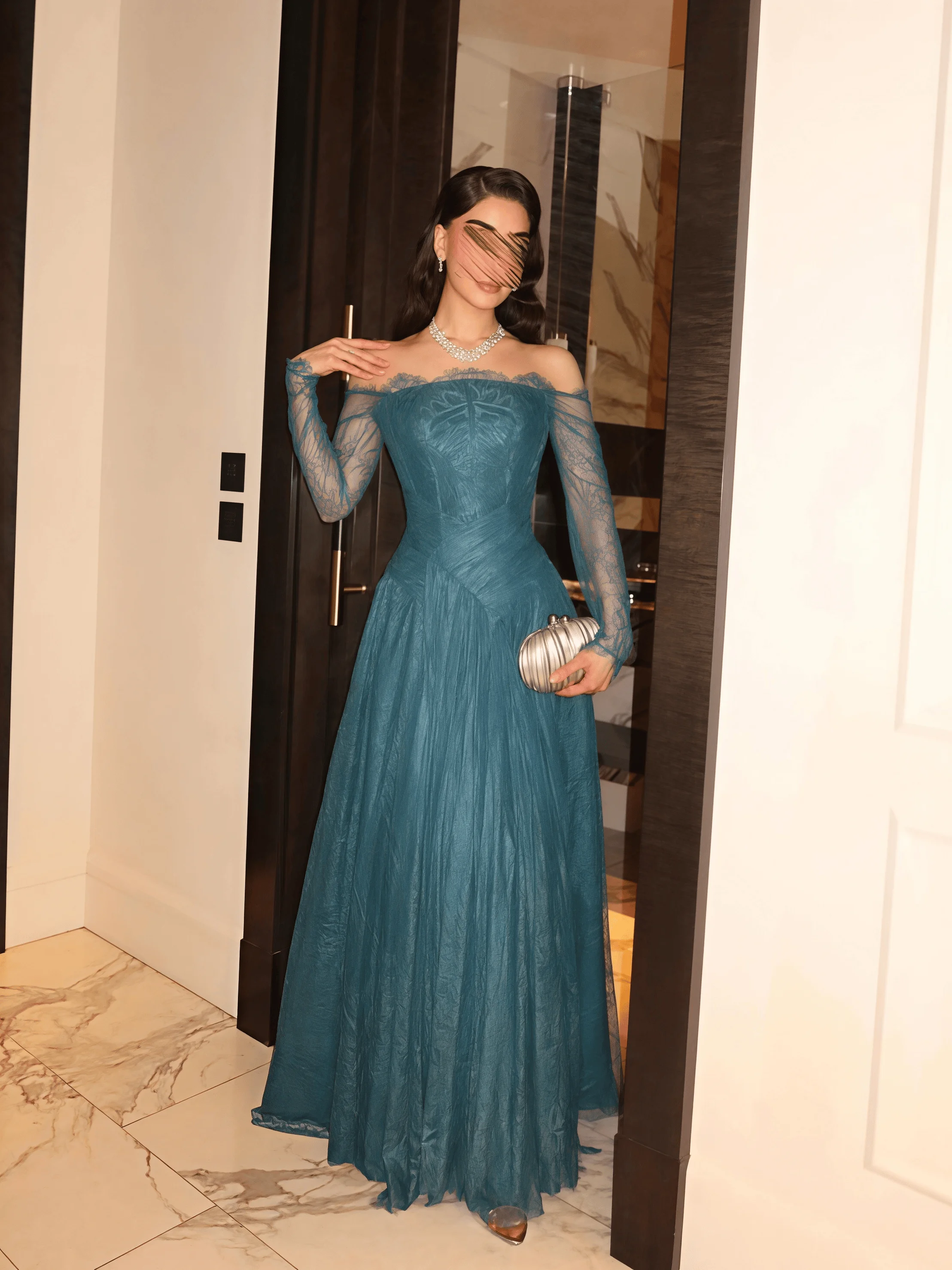Elegant Peacock Green Lace Off The Shoulder Evening Dress Full Sleeves A Line Pleated Appliques Formal Cocktail Prom Vestidos
Elegant Peacock Green Lace Off The Shoulder Evening Dress Full Sleeves A Line Pleated Appliques Formal Cocktail Prom Vestidos
