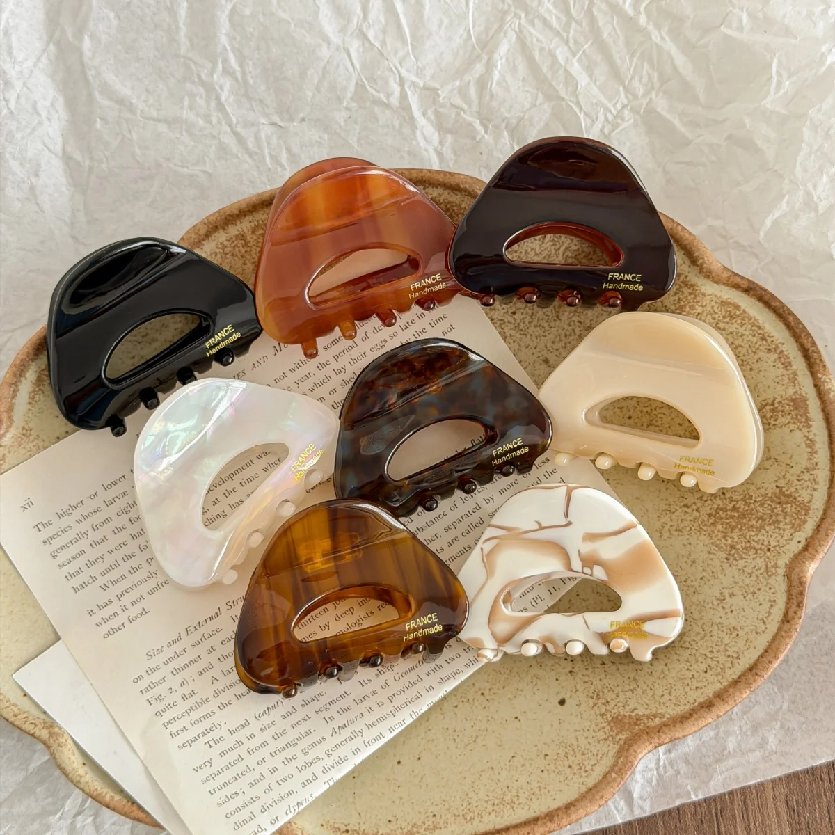 5CM Hollow Triangle Acetate Small Hair Claw For Women Girl Sweet Hair Ornament Mini Claw Clip Hairpin Hair Clip Hair Accessory
5CM Hollow Triangle Acetate Small Hair Claw For Women Girl Sweet Hair Ornament Mini Claw Clip Hairpin Hair Clip Hair Accessory