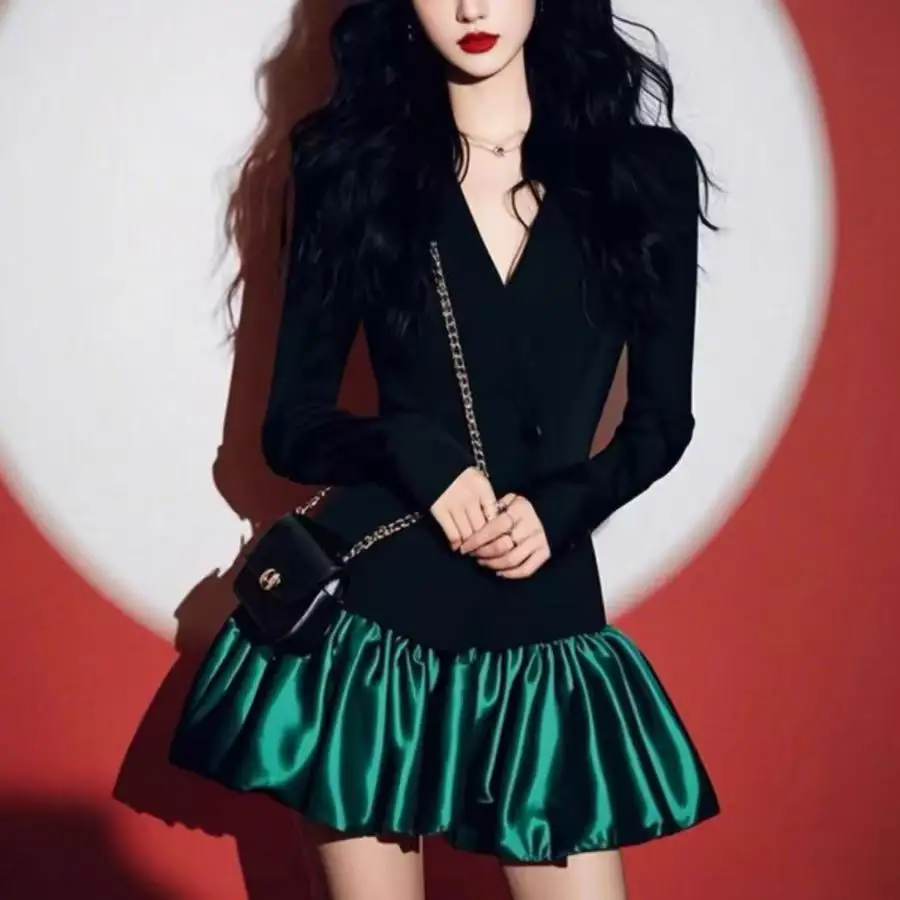 Spring design French black and green patchwork dress, exuding a slimming and luxurious vibe vestidos de fiesta
Spring design French black and green patchwork dress, exuding a slimming and luxurious vibe vestidos de fiesta
