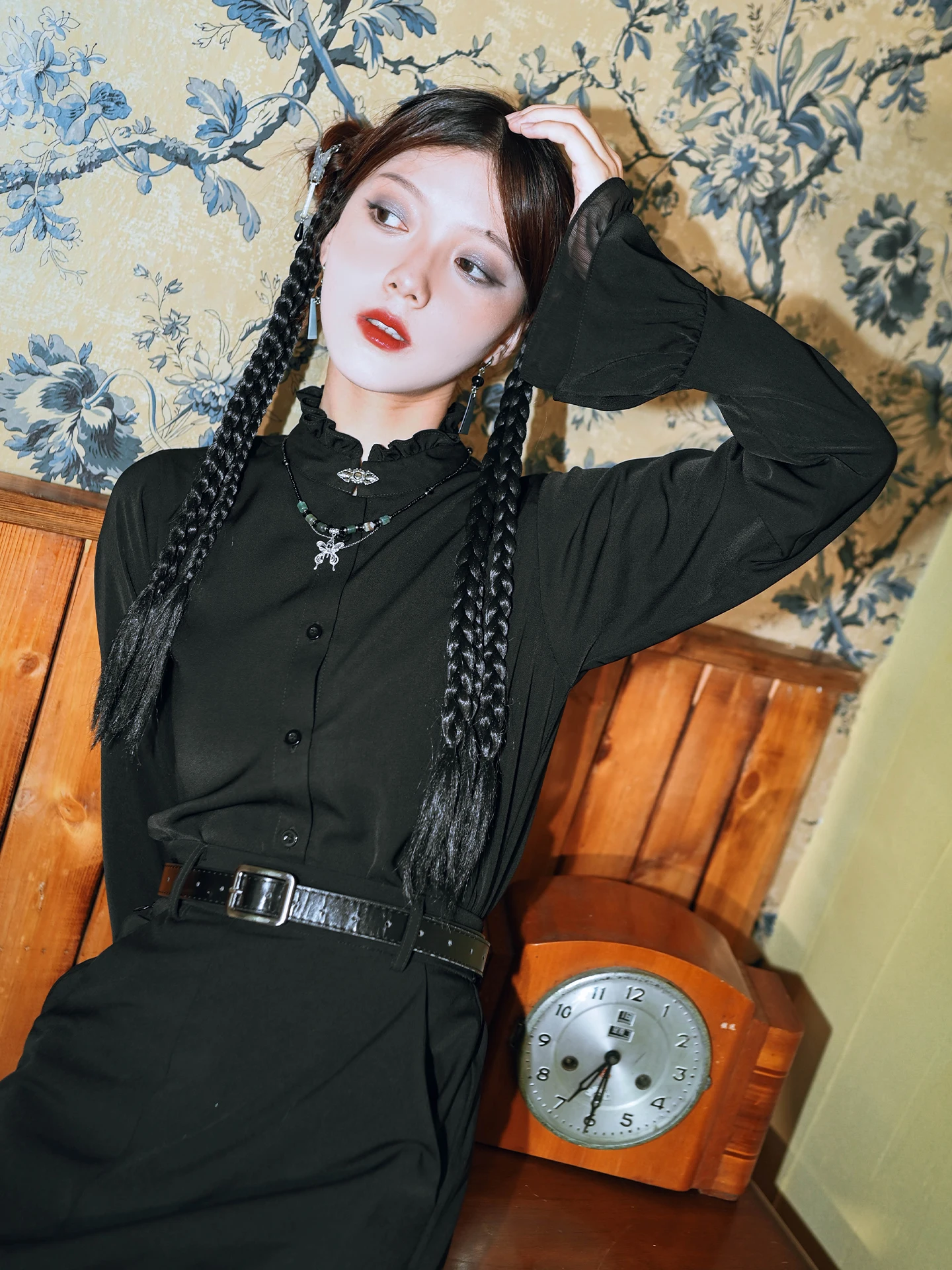 Новая китайская женская блузка с воротником-стойкой и металлическими пуговицами, весенне-осенняя универсальная блузка прямого кроя из марлевого волокна
Новая китайская женская блузка с воротником-стойкой и металлическими пуговицами, весенне-осенняя универсальная блузка прямого кроя из марлевого волокна