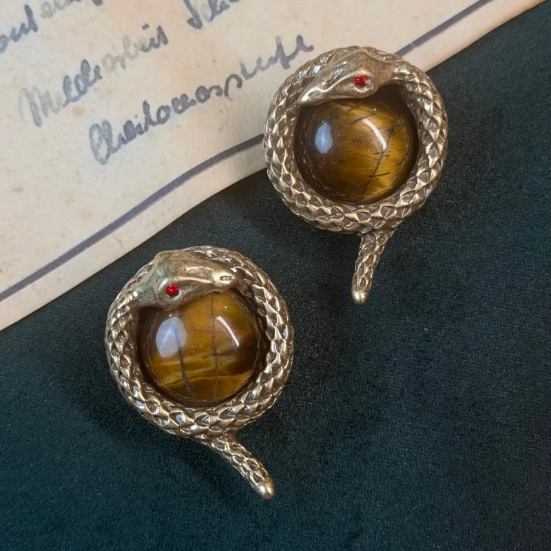 Vintage Tiger Eye Stone Serpentine Surrounding Studs Earrings For Woman Round Trendy Antique Gold Plated Brand High Quality Gift
Vintage Tiger Eye Stone Serpentine Surrounding Studs Earrings For Woman Round Trendy Antique Gold Plated Brand High Quality Gift