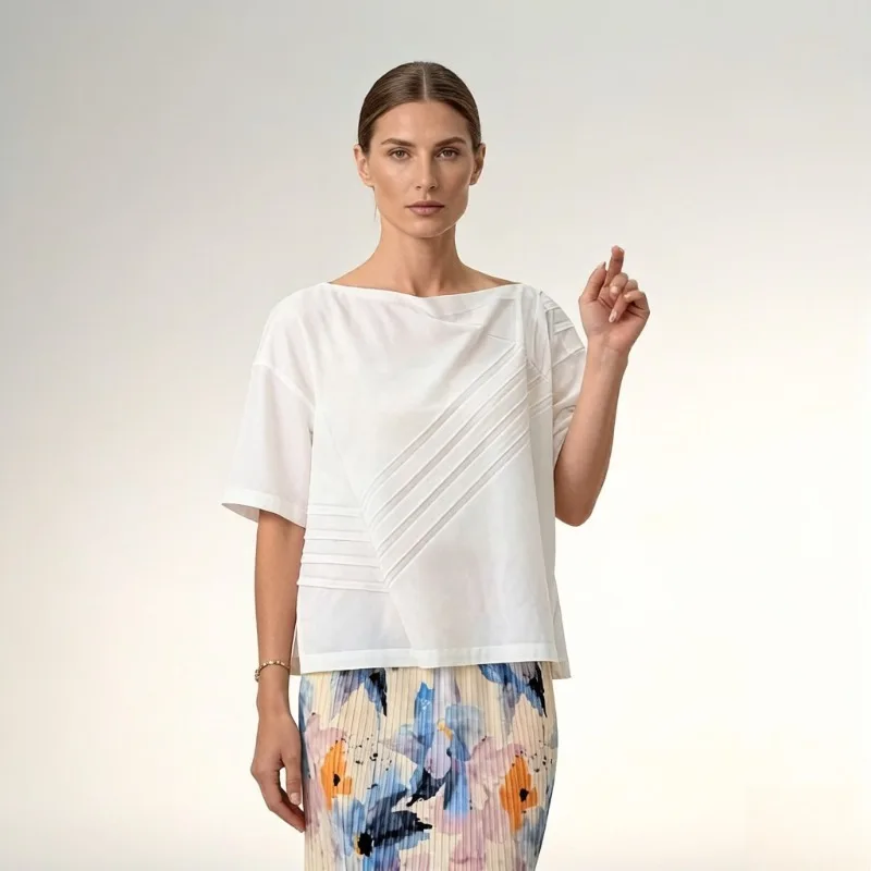 Футболка Miyake Pleated однотонная, плиссированная, летняя новинка 2026, простой свободный топ, повседневный хлопково-льняной топ с плиссировкой Miyake
Футболка Miyake Pleated однотонная, плиссированная, летняя новинка 2026, простой свободный топ, повседневный хлопково-льняной топ с плиссировкой Miyake