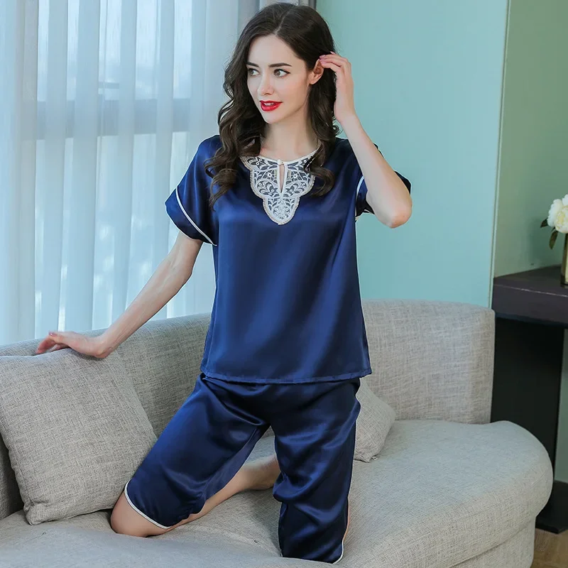 Round Neck 100% Mulberry Silk Short Sleeve Cropped Pants Loungewear Summer Ladies Pajamas Set Sexy Lace Leisure Pajama Homewear
Round Neck 100% Mulberry Silk Short Sleeve Cropped Pants Loungewear Summer Ladies Pajamas Set Sexy Lace Leisure Pajama Homewear