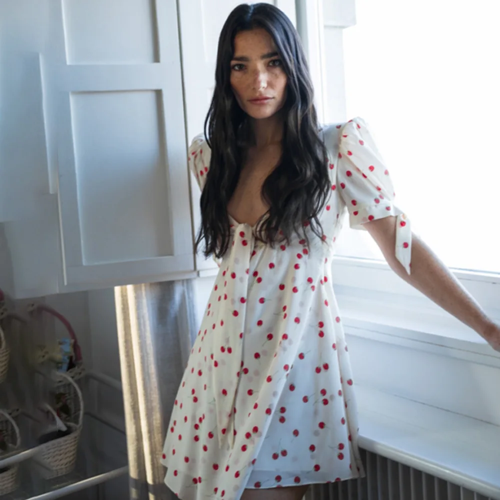 2025 летнее новое модное популярное женское короткое сексуальное платье в горошек с короткими рукавами нерегулярной формы
2025 летнее новое модное популярное женское короткое сексуальное платье в горошек с короткими рукавами нерегулярной формы