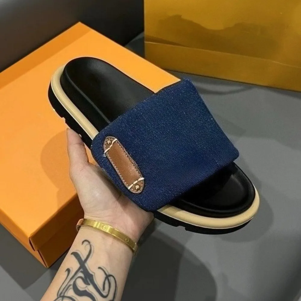 2026 Spring Summer New Unisex Platform Slides Thick Sole Single Strap Sandals All-Matching Genderless Fashion Coastal Prep Aesthetic Chunky Platform Couple Twinning Design Non-Slip Rubber Sole for Men Women Beach Resort Daily Errands
2026 Spring Summer New Unisex Platform Slides Thick Sole Single Strap Sandals All-Matching Genderless Fashion Coastal Prep Aesthetic Chunky Platform Couple Twinning Design Non-Slip Rubber Sole for Men Women Beach Resort Daily Errands