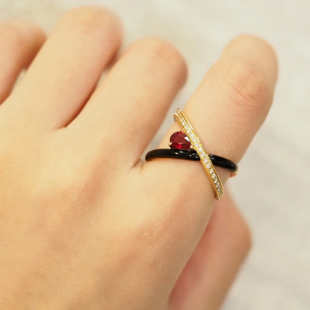 Popular Designer 925 Silver Cross Rings Two-tones Black Gold Finger Band Inaly Pink Teardrop Tourmaline Infinity Women Jewelry
Popular Designer 925 Silver Cross Rings Two-tones Black Gold Finger Band Inaly Pink Teardrop Tourmaline Infinity Women Jewelry