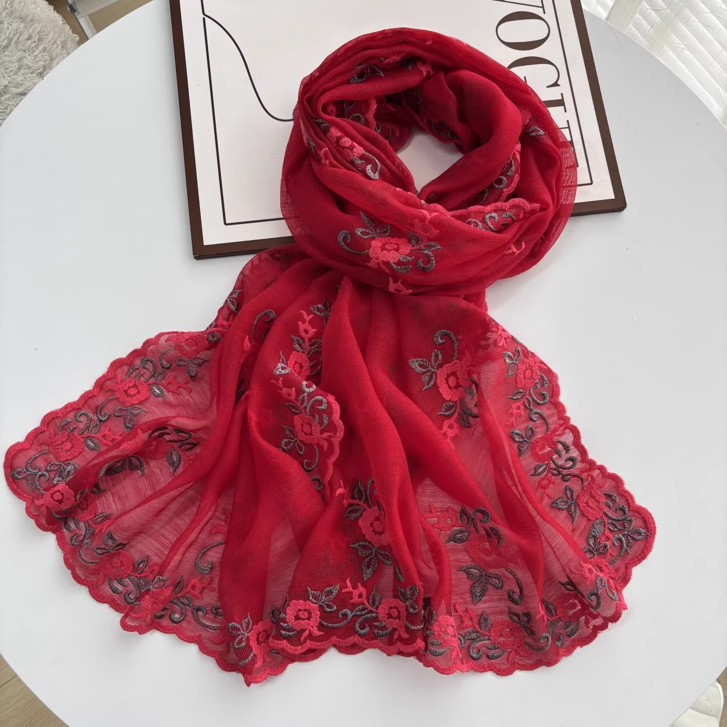 2026 Luxury women's scarves 100% silk neck scarves women spring vintage red flower embroidered head scarf
2026 Luxury women's scarves 100% silk neck scarves women spring vintage red flower embroidered head scarf