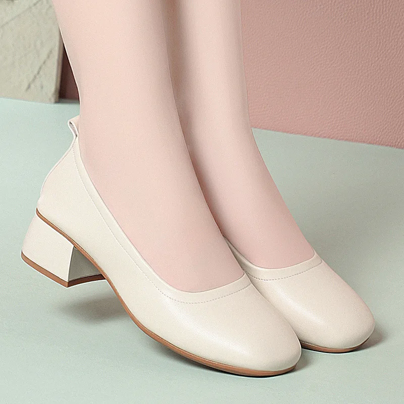 4cm New Breathable Comfortable Shallow Mouth Soft Leather Shoes Women Pumps 2025 Spring Med Block Heels Shoes Office Work Mom
4cm New Breathable Comfortable Shallow Mouth Soft Leather Shoes Women Pumps 2025 Spring Med Block Heels Shoes Office Work Mom