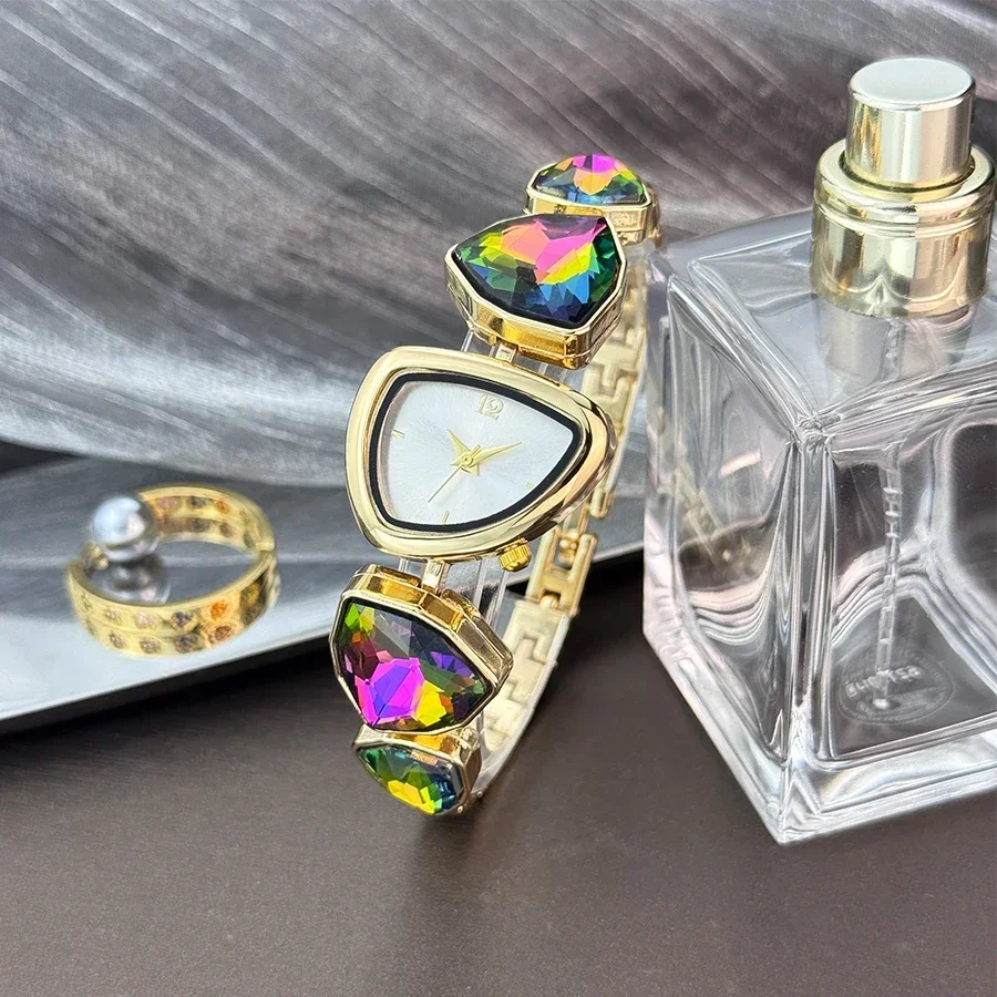 Женские модные легкие роскошные кварцевые часы-браслет с большим бриллиантовым ремешком и красочными инкрустированными бриллиантами, элегантный бриллиант
Женские модные легкие роскошные кварцевые часы-браслет с большим бриллиантовым ремешком и красочными инкрустированными бриллиантами, элегантный бриллиант