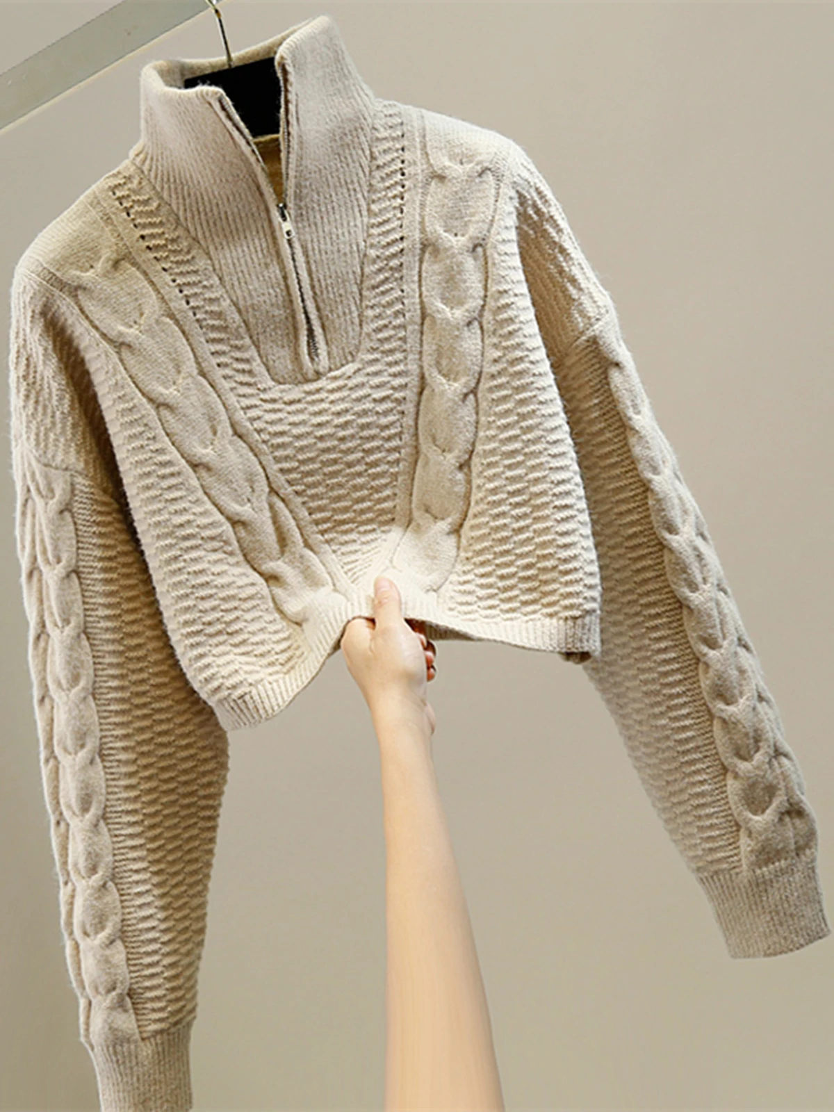 Solid Short Knitting Sweater Women Autumn New Mock Neck Half Zipper A-straight Pullovers Fashion Office Lady Knitwear
Solid Short Knitting Sweater Women Autumn New Mock Neck Half Zipper A-straight Pullovers Fashion Office Lady Knitwear