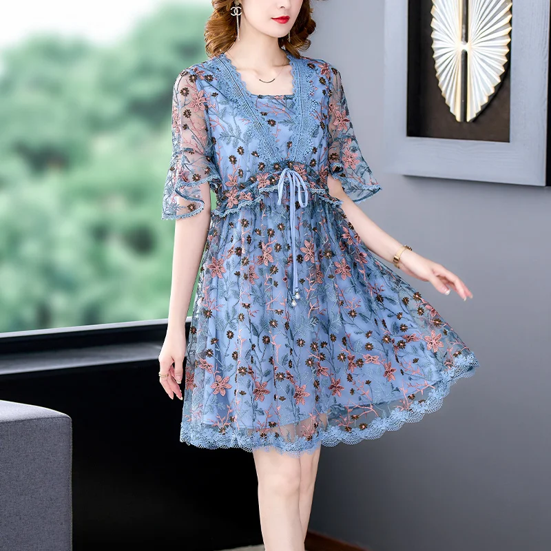 Blue Women Embroidery Natural Silk O-Neck Midi Summer Fashion Light Elegant Casual 2023 Korean Bodycon Party Dress
Blue Women Embroidery Natural Silk O-Neck Midi Summer Fashion Light Elegant Casual 2023 Korean Bodycon Party Dress