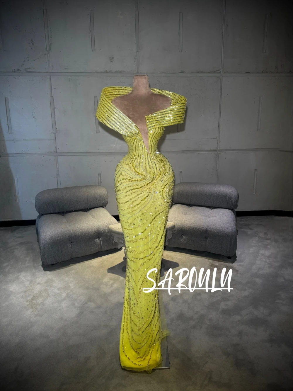 Dramatic Off-the-shoulder Sculpted Neckline Evening Dress Yellow Dazzling Beaded Customized Sexy Straight Chic Prom Gown
Dramatic Off-the-shoulder Sculpted Neckline Evening Dress Yellow Dazzling Beaded Customized Sexy Straight Chic Prom Gown
