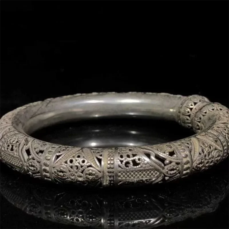 Vintage Old Tibetan Silver Hollow Hand Carved Bangles Exquisite Jewelry Accessories Men Women Couple Bracelet Gifts
Vintage Old Tibetan Silver Hollow Hand Carved Bangles Exquisite Jewelry Accessories Men Women Couple Bracelet Gifts