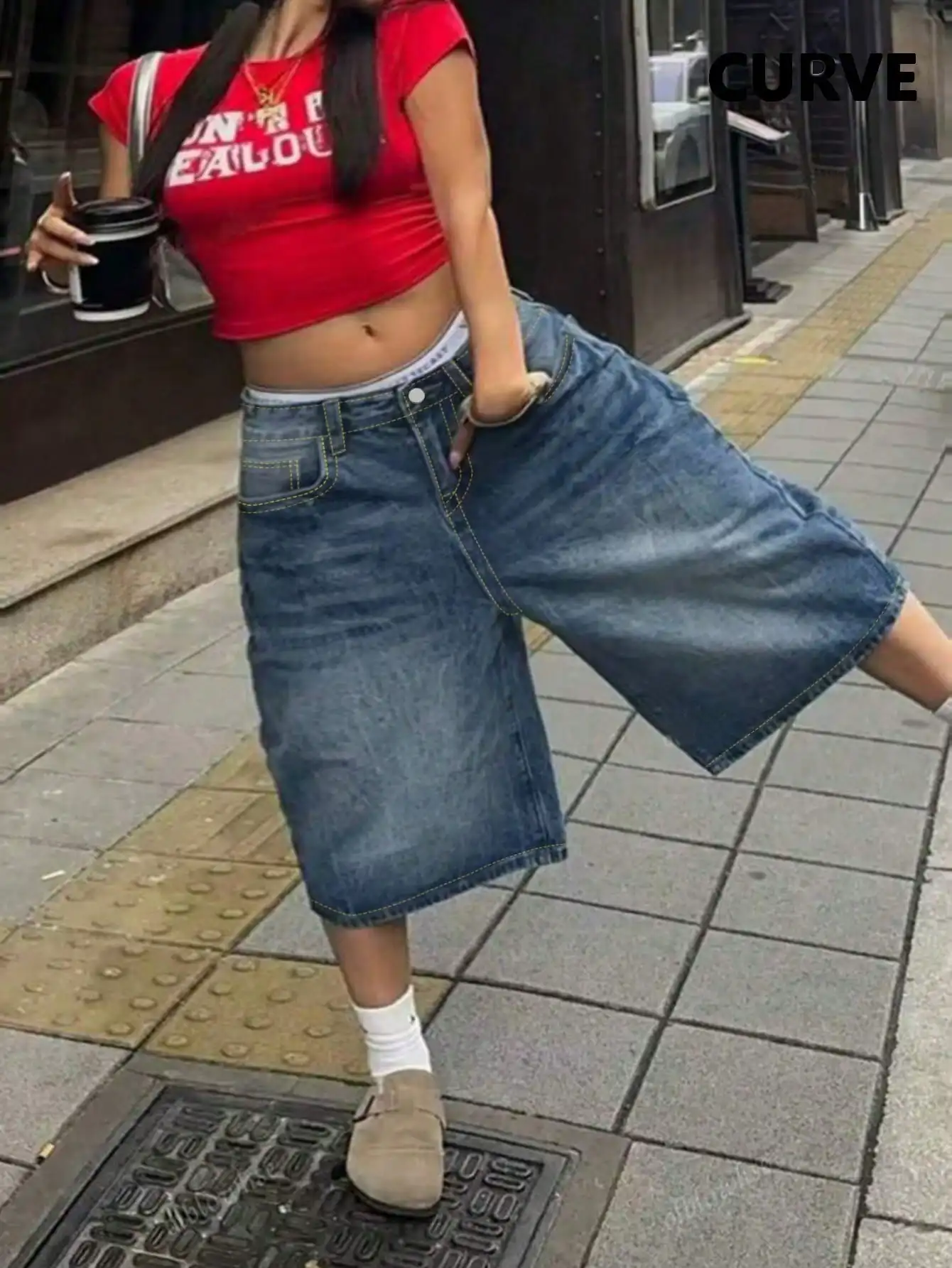 Женские джинсовые шорты свободного кроя со средней посадкой для весенне-летнего повседневного уличного стиля
Женские джинсовые шорты свободного кроя со средней посадкой для весенне-летнего повседневного уличного стиля