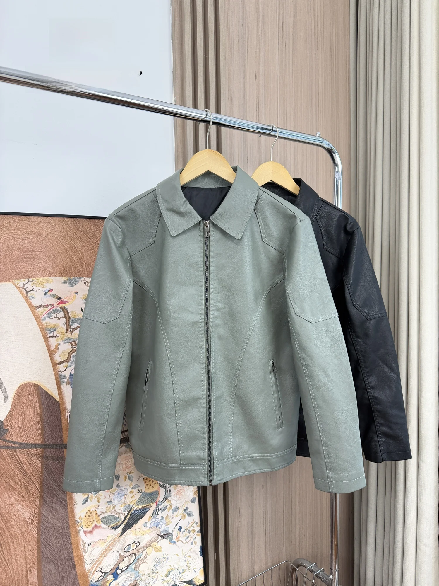 Fashionable Urban Motorcycle Style PU Leather Jacket Men's Casual Spring Flip Collar Soft Touch Breathable Long Sleeve Coat
Fashionable Urban Motorcycle Style PU Leather Jacket Men's Casual Spring Flip Collar Soft Touch Breathable Long Sleeve Coat