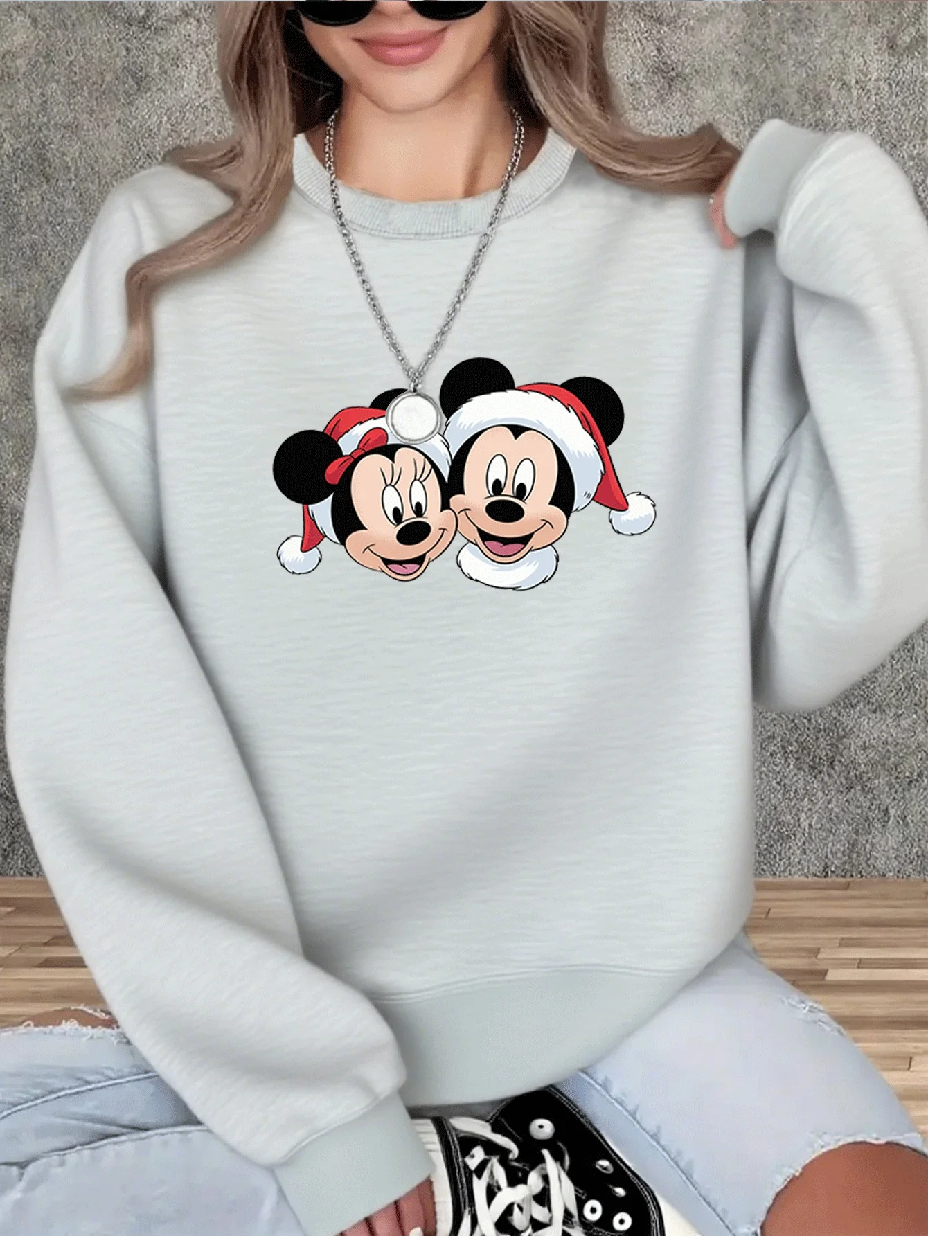 Женский рождественский пуловер с Микки Маусом Диснея, модный свитер унисекс с круглым вырезом, осенне-зимний флисовый повседневный свитер
Женский рождественский пуловер с Микки Маусом Диснея, модный свитер унисекс с круглым вырезом, осенне-зимний флисовый повседневный свитер