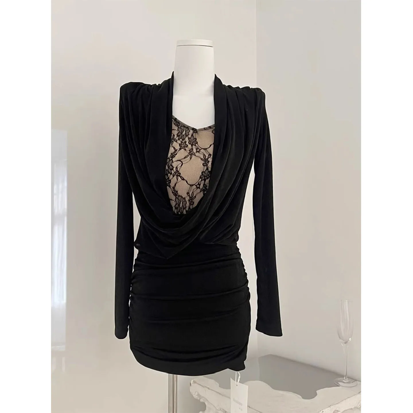 Sexy Lace Spliced Cowl Neck Black Mesh Long Sleeve Mini Dress Women Spring Elegant Ruched Bodycon Pencil Skirt Party Club Gown
Sexy Lace Spliced Cowl Neck Black Mesh Long Sleeve Mini Dress Women Spring Elegant Ruched Bodycon Pencil Skirt Party Club Gown
