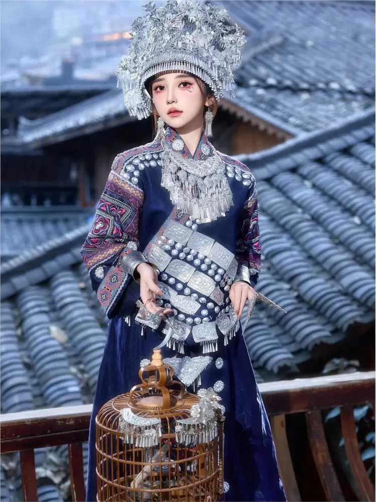 A complete set of classic women's clothing with ethnic style featuring elaborate embroidery
A complete set of classic women's clothing with ethnic style featuring elaborate embroidery