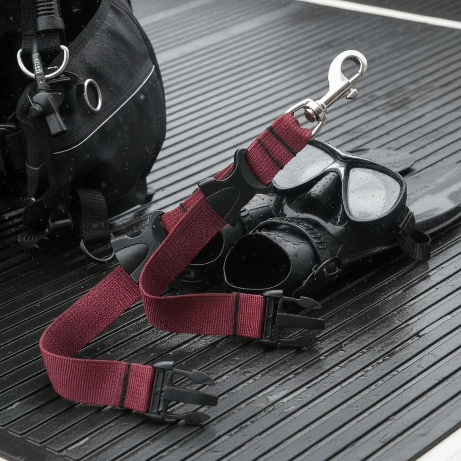 Scuba Fin and Mask Holder Adjustable Straps Mask Snorkel Fin Holder Dive Clip Lanyard Sturdy Diving Gear Lightweight for Travel
Scuba Fin and Mask Holder Adjustable Straps Mask Snorkel Fin Holder Dive Clip Lanyard Sturdy Diving Gear Lightweight for Travel