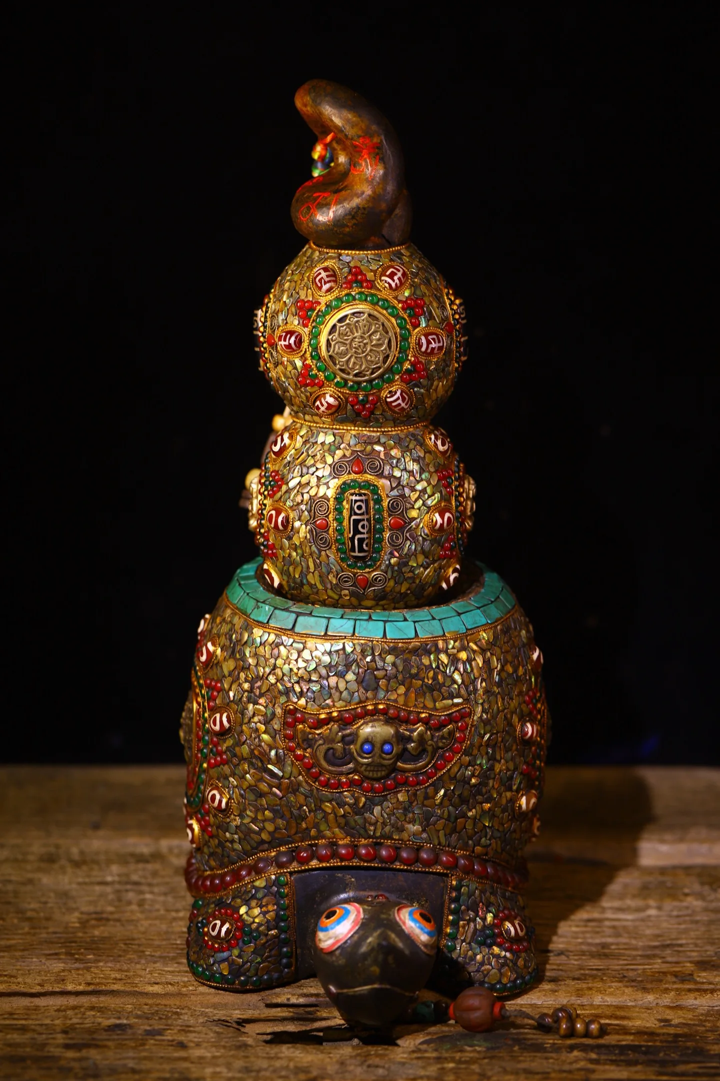16"Tibetan Temple Collection Old Natural Meteorite Mosaic Gem gZi Beads Turquoise Shell Skull Turtle Statue Town house Gourd
16"Tibetan Temple Collection Old Natural Meteorite Mosaic Gem gZi Beads Turquoise Shell Skull Turtle Statue Town house Gourd