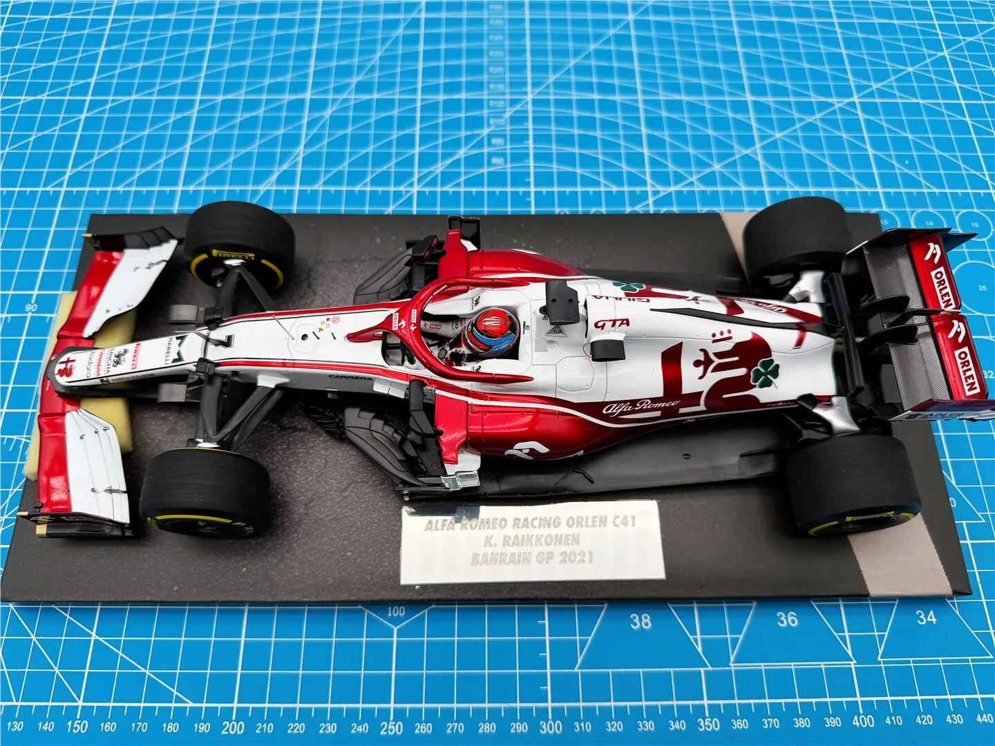 Minichamps 1:18 F1 C41 Raikkonen Bahrain 2021 Simulation Limited Edition Resin Metal Static Car Model Toy Gift
Minichamps 1:18 F1 C41 Raikkonen Bahrain 2021 Simulation Limited Edition Resin Metal Static Car Model Toy Gift