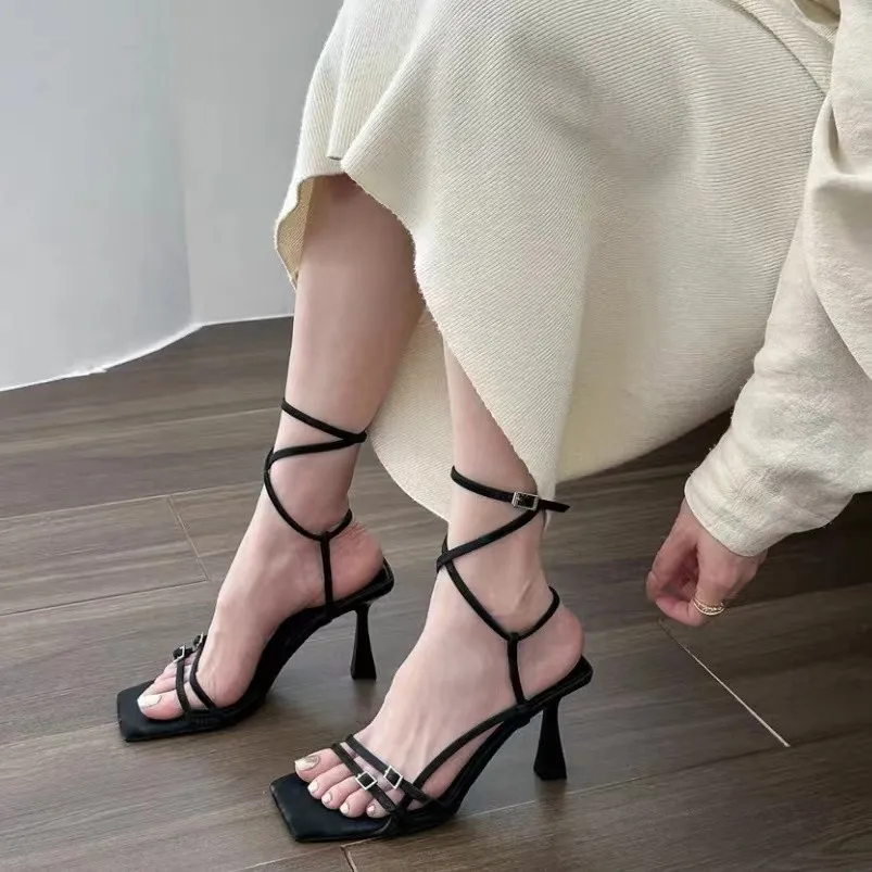 High-quality Solid Color Ankle Strap Design Slim Slim Women's Sandals 2026 Summer Fashion Elegant Open-toed High-heeled Sandals
High-quality Solid Color Ankle Strap Design Slim Slim Women's Sandals 2026 Summer Fashion Elegant Open-toed High-heeled Sandals