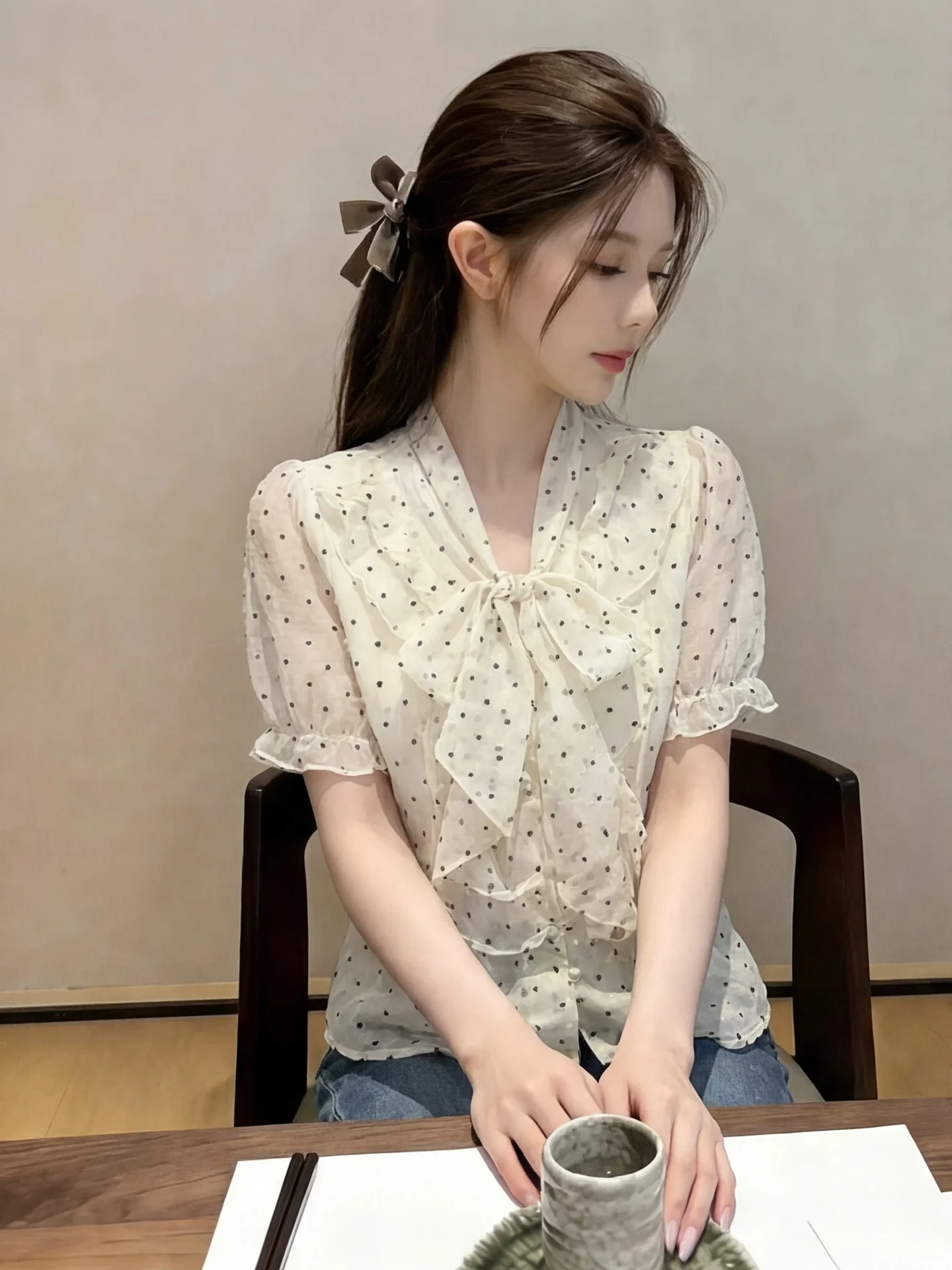 Elegant Polka Dot Heart Shaped Chiffon Blouse Women's Summer New Bright Thread Netting Sash V-Neck Top Fashionable Loose Fit
Elegant Polka Dot Heart Shaped Chiffon Blouse Women's Summer New Bright Thread Netting Sash V-Neck Top Fashionable Loose Fit