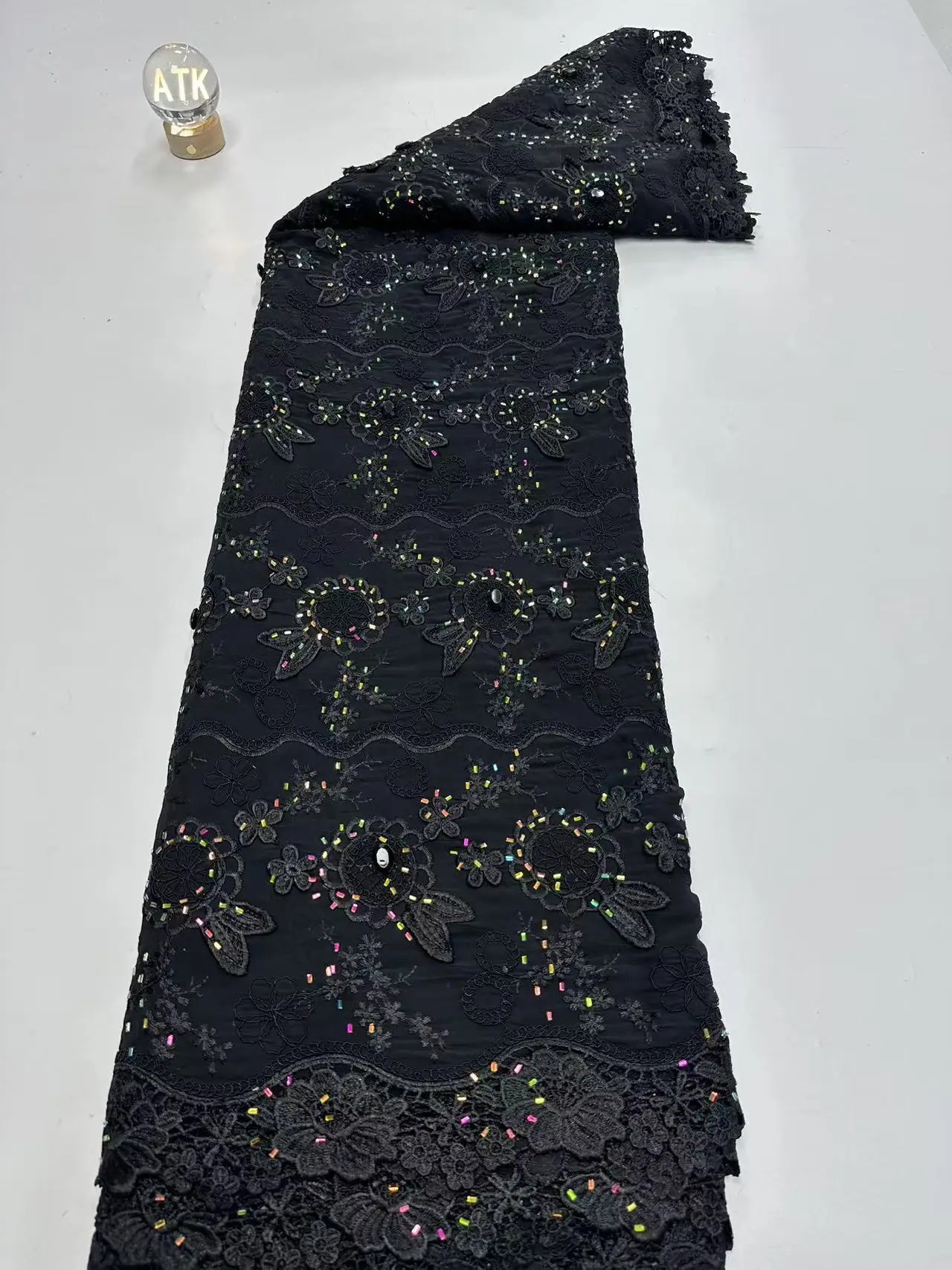 Африканская шифоновая черная кружевная ткань 2026, высокое качество, кружевная ткань с нигерийскими камнями, шифоновое французское свадебное платье для жениха H111-1
Африканская шифоновая черная кружевная ткань 2026, высокое качество, кружевная ткань с нигерийскими камнями, шифоновое французское свадебное платье для жениха H111-1