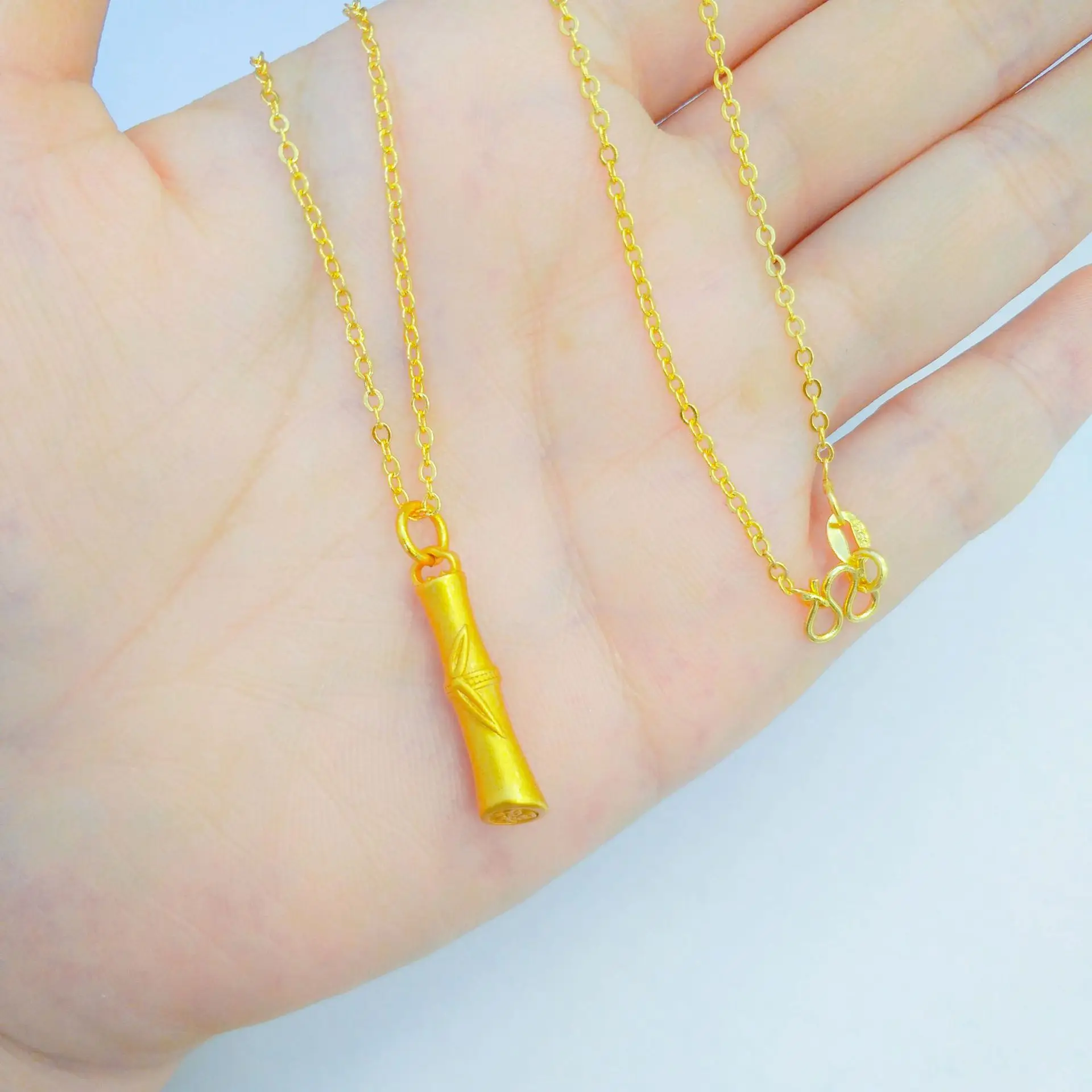 Women's Bamboo Joint Necklace, 24K Gold, AU999 | Gradient enamel nodes with hidden "Rhythm" engraving.
Women's Bamboo Joint Necklace, 24K Gold, AU999 | Gradient enamel nodes with hidden "Rhythm" engraving.