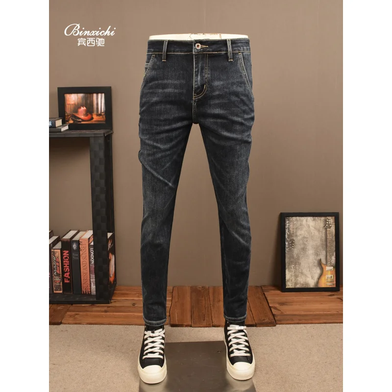 Новинка 2023 года, осенние темно-синие джинсы, мужские модные высокоэластичные маленькие ноги, сумка с наклонной вставкой, повседневные брюки для мужчин
Новинка 2023 года, осенние темно-синие джинсы, мужские модные высокоэластичные маленькие ноги, сумка с наклонной вставкой, повседневные брюки для мужчин