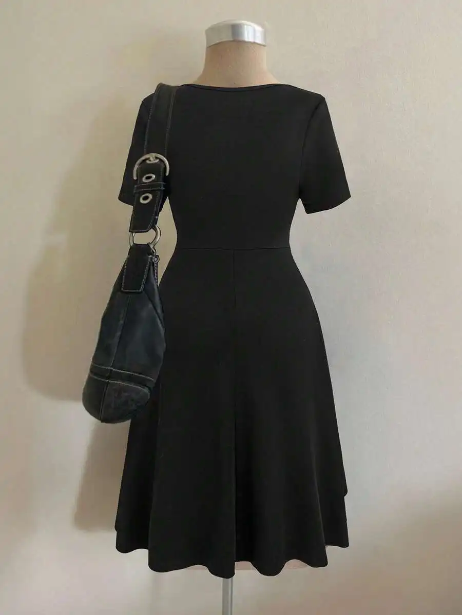 Black A-Line Short Sleeve O-Neck Midi Dress Vintage Style
Black A-Line Short Sleeve O-Neck Midi Dress Vintage Style