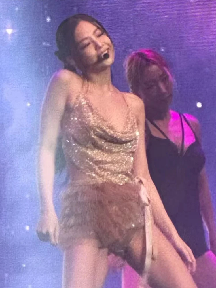 Jennie Low Cut Backless Diamond Strap Sequin Vest Top Performance Costume Women's Fashion Stage Outfit
Jennie Low Cut Backless Diamond Strap Sequin Vest Top Performance Costume Women's Fashion Stage Outfit