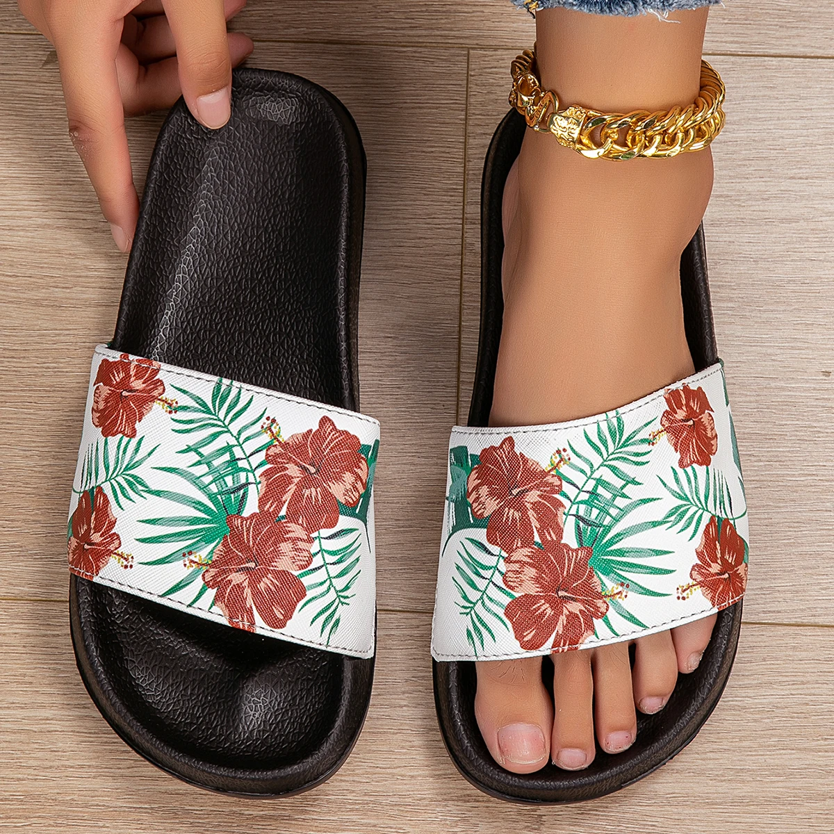 A Pair of Women's Floral Patterned Home Slippers, Slip-On Casual Shoes, Outdoor and Indoor Slippers for All Seasons, Soft Eva Sole, Non-Slip Sandals
A Pair of Women's Floral Patterned Home Slippers, Slip-On Casual Shoes, Outdoor and Indoor Slippers for All Seasons, Soft Eva Sole, Non-Slip Sandals