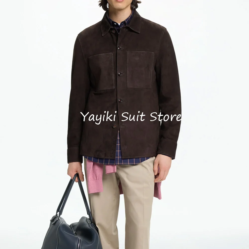 Блейзеры для мужчин, пиджаки, однобортные повседневные замшевые мужские пиджаки с лацканами, двойные нагрудные карманы, модные костюмы, блейзер, одежда
Блейзеры для мужчин, пиджаки, однобортные повседневные замшевые мужские пиджаки с лацканами, двойные нагрудные карманы, модные костюмы, блейзер, одежда