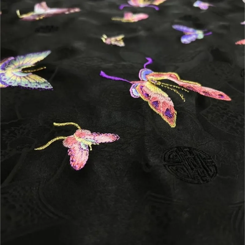 New jacquard Xiangyunsha heavy embroidery fabric Chinese-style small cheongsam silk
New jacquard Xiangyunsha heavy embroidery fabric Chinese-style small cheongsam silk