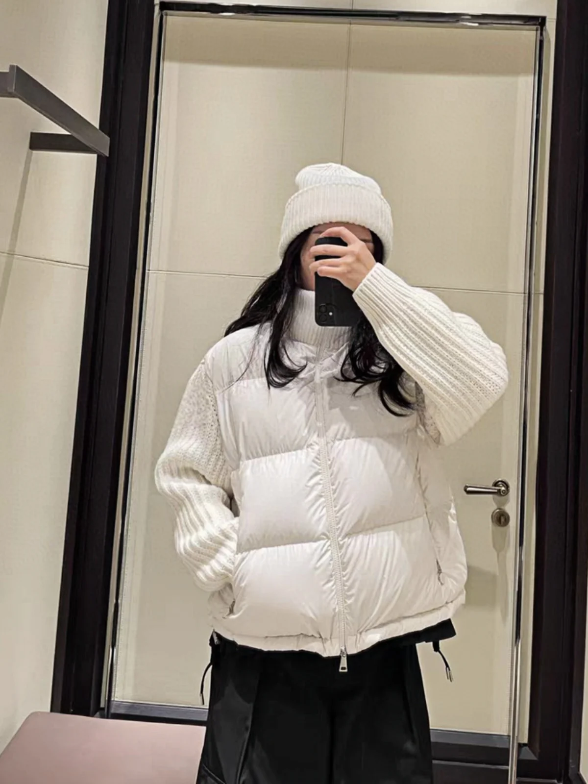 High-End Lightweight Wool Splicing White Goose down Puffer Jacket Street Style Loose Fit Stand Collar Warm Outerwear
High-End Lightweight Wool Splicing White Goose down Puffer Jacket Street Style Loose Fit Stand Collar Warm Outerwear