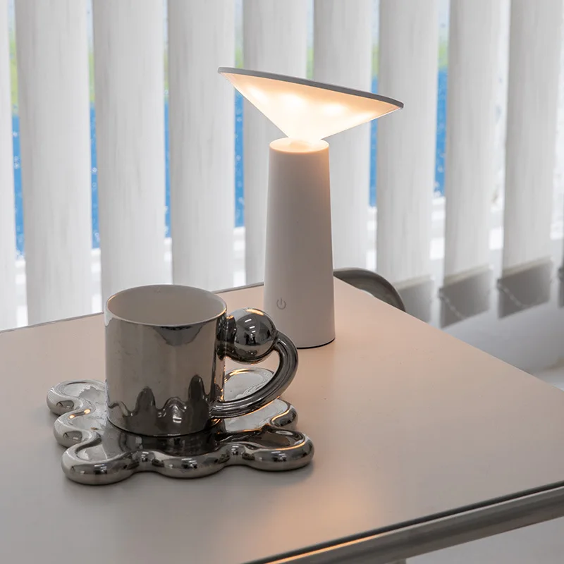 Nordic Designer Minimalist Rechargeable Desk Lamp Bedroom Bedside Restaurant Creative Rotatable Atmosphere Decorative Desk Light
Nordic Designer Minimalist Rechargeable Desk Lamp Bedroom Bedside Restaurant Creative Rotatable Atmosphere Decorative Desk Light