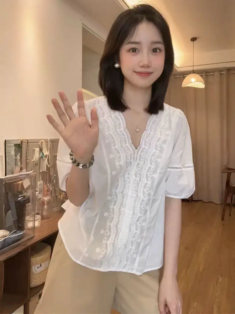 V-Neck Hollow out Hook Flower Casual Loose Women's Shirt Versatile Stylish Top for Spring Summer New Arrival
V-Neck Hollow out Hook Flower Casual Loose Women's Shirt Versatile Stylish Top for Spring Summer New Arrival