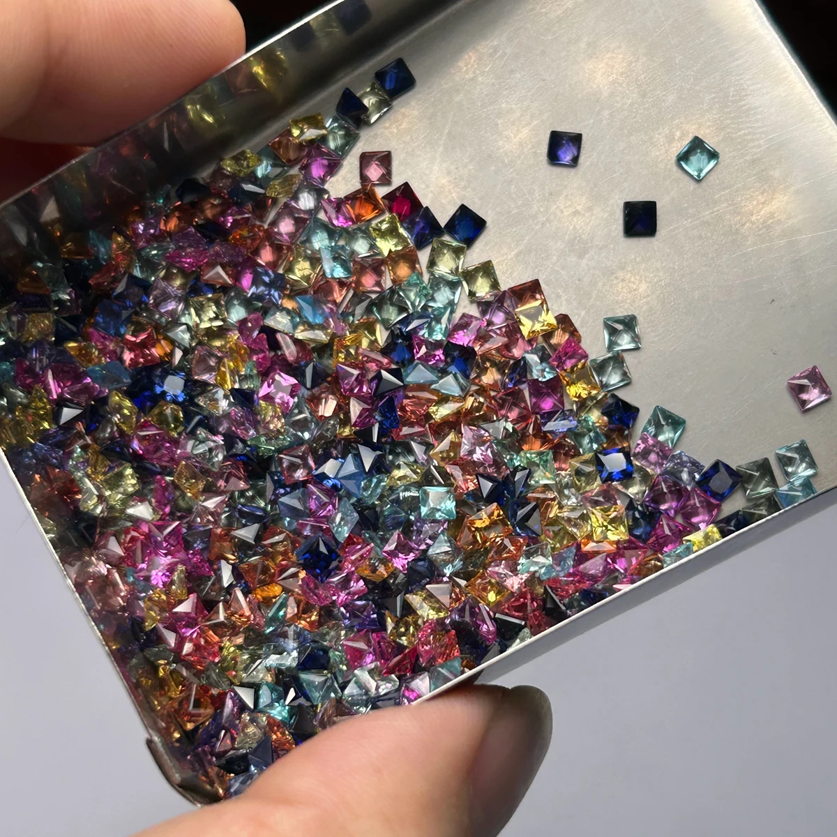Square 2x2mm to 5x5mm Small Size Synthetic Corundum Blue Yellow Red Purple Pink Green Orange Rainbow Sapphire Gemstones
Square 2x2mm to 5x5mm Small Size Synthetic Corundum Blue Yellow Red Purple Pink Green Orange Rainbow Sapphire Gemstones