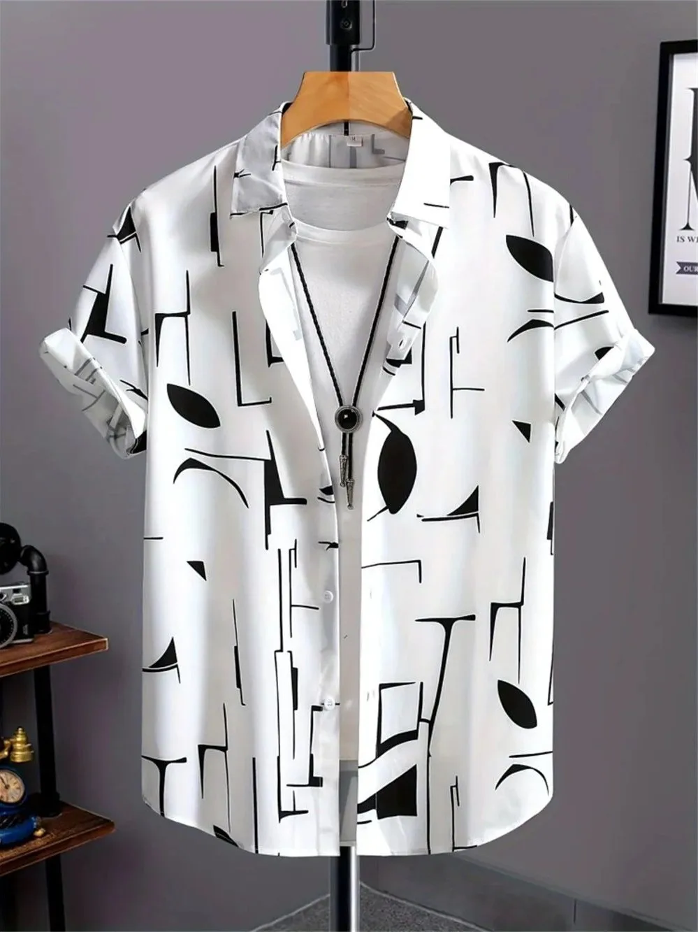 Loose Digital Print Graffiti Short Sleeve Men's Shirt Fashionable Urban Style Polyester Fabric Heat Set Finish Deform Resistant
Loose Digital Print Graffiti Short Sleeve Men's Shirt Fashionable Urban Style Polyester Fabric Heat Set Finish Deform Resistant