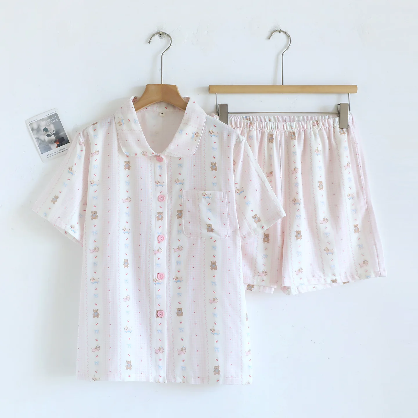 Women's Pajamas Cute Bear Polka Dot Printed Short Sleeved Shorts Summer Breathable Soft Lapel Cardigan Casual Home Suit Set
Women's Pajamas Cute Bear Polka Dot Printed Short Sleeved Shorts Summer Breathable Soft Lapel Cardigan Casual Home Suit Set