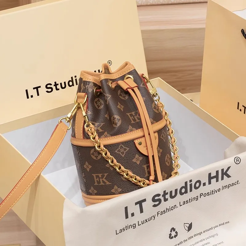 Luxury Brand High-quality Vintage Chain Bucket Women's Bag Fashionable and Casual Cylindrical Shoulder Crossbody Bag
Luxury Brand High-quality Vintage Chain Bucket Women's Bag Fashionable and Casual Cylindrical Shoulder Crossbody Bag