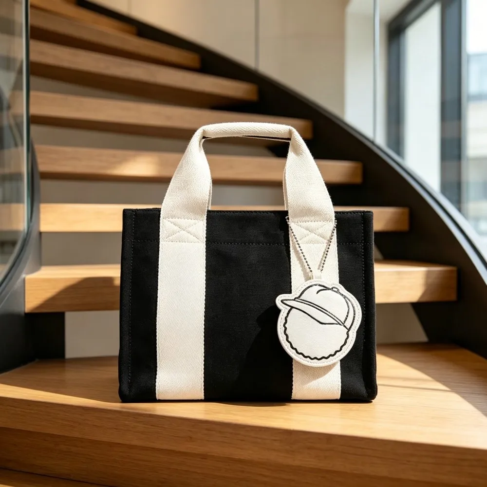 Minimalist Stylish Golf Handbag, Premium Canvas Material with Youth Fresh Color Matching, Unisex Same Style Golf Storage Bag
Minimalist Stylish Golf Handbag, Premium Canvas Material with Youth Fresh Color Matching, Unisex Same Style Golf Storage Bag