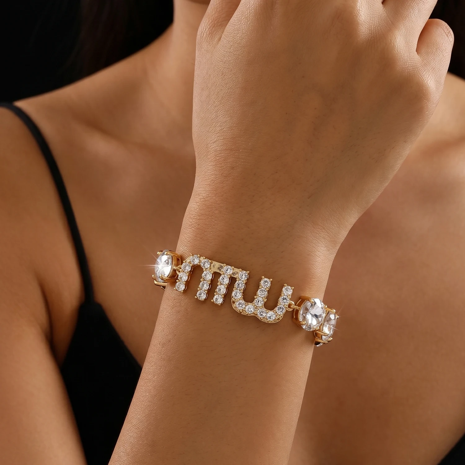 Women Gold Plated Mu Letter Zircon Bracelet Adjustable Chain Link Fashion Jewelry Gift for Her Daily Party Wear
Women Gold Plated Mu Letter Zircon Bracelet Adjustable Chain Link Fashion Jewelry Gift for Her Daily Party Wear