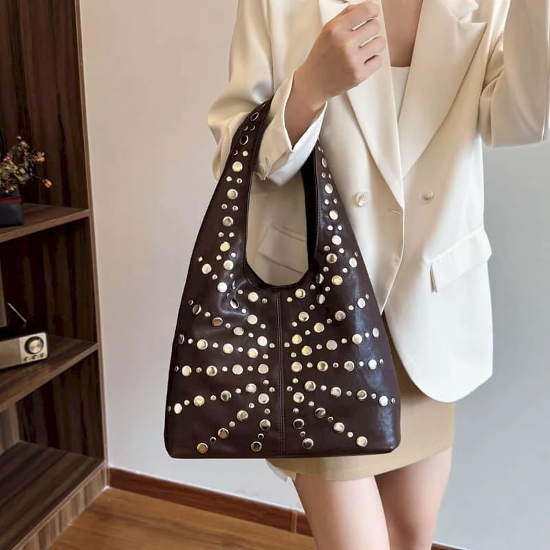 High Quality Totes Large Capacity Rivet Design Shoulder Bags American style Luxury Bags Female 2025 New Trendy Underarm Bags
High Quality Totes Large Capacity Rivet Design Shoulder Bags American style Luxury Bags Female 2025 New Trendy Underarm Bags